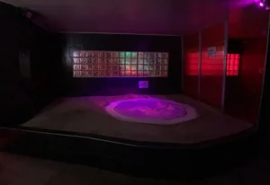 Intérieur jacuzzi du sauna gay montpellier Koncept